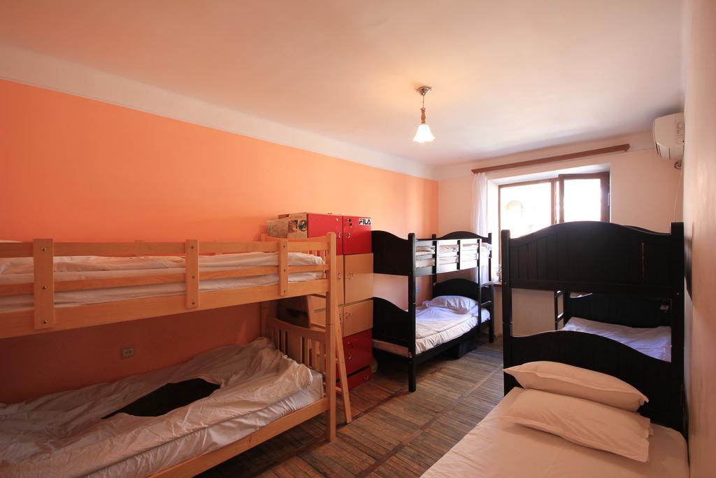 Center Hostel And Tours Yerevan Exterior photo